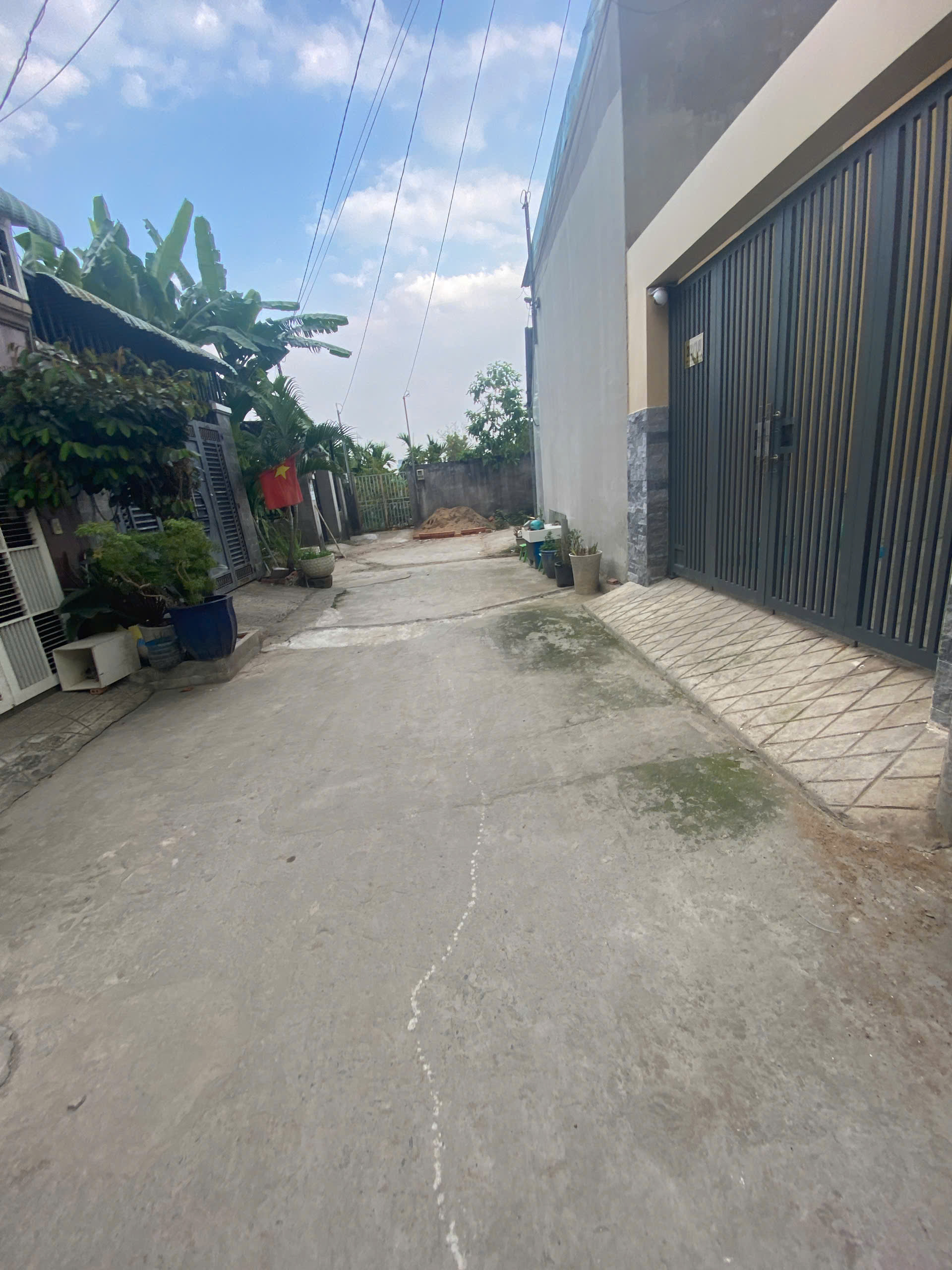 NHÀ 4 TẦNG QUẬN 9 - XE HƠI VÀO NHÀ - 76M2 - GẦN VINHOMES GRAND PARK - CHỈ 5.8 TỶ
