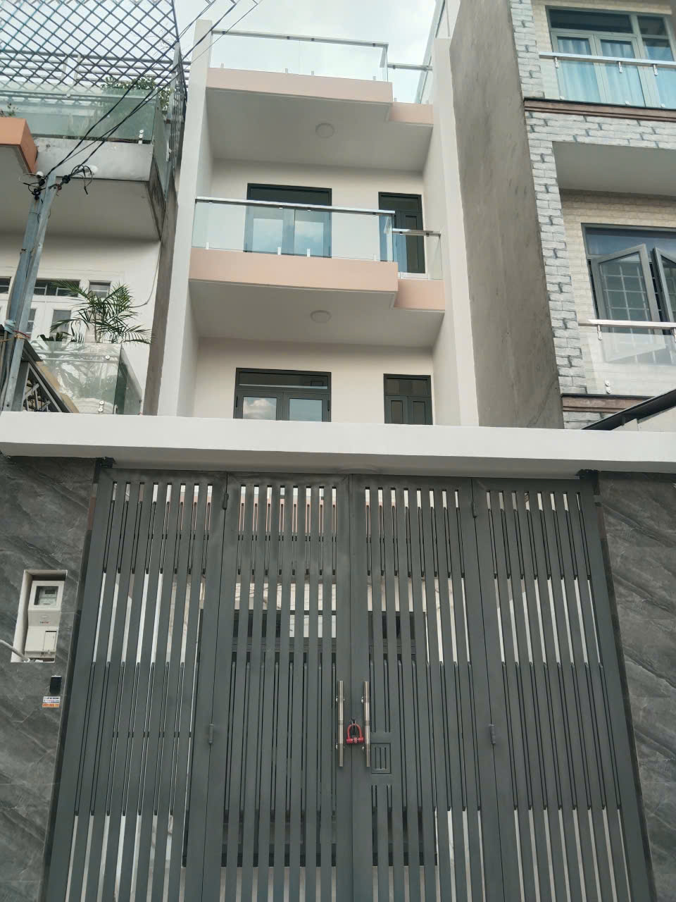 NHÀ 4 TẦNG QUẬN 9 - XE HƠI VÀO NHÀ - 76M2 - GẦN VINHOMES GRAND PARK - CHỈ 5.8 TỶ

