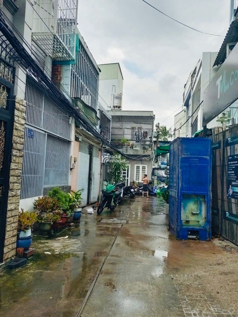 NHÀ 2 MẶT HẺM RỘNG ÂU CƠ  TRỊNH ĐÌNH TRỌNG  XE HƠI VÀO TẬN NHÀ 