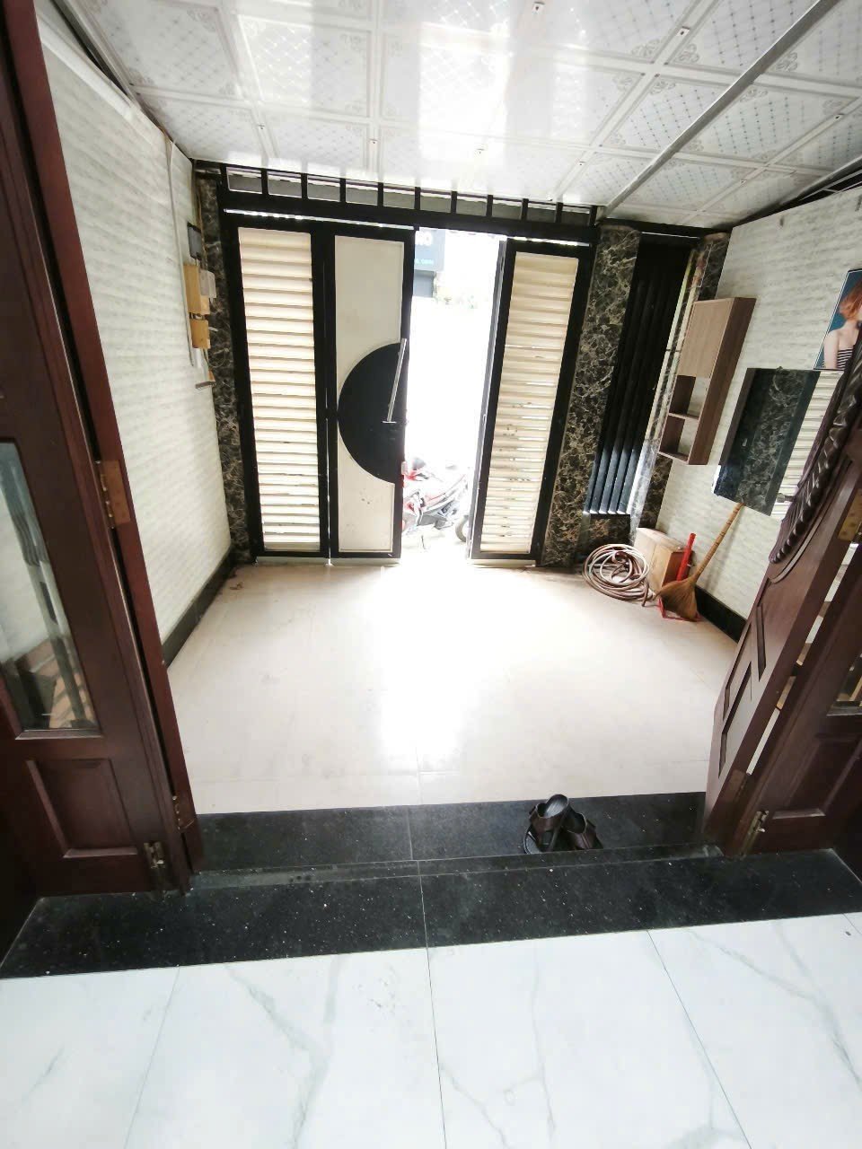 NHÀ ĐẸP MỚI CỨNG - HXH GẦN EMART - 65m2 (4.1x15.8) - CHỈ 5.93 TỶ 