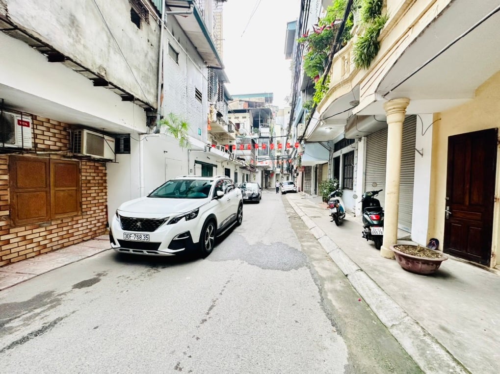 TRẦN THÁI TÔNG - NHÀ ĐẸP DÂN XÂY - 5 TẦNG 5 NGỦ 57M2 - Ô TÔ ĐỖ CỬA - SÂN RỘNG ĐỂ CHỤC XE