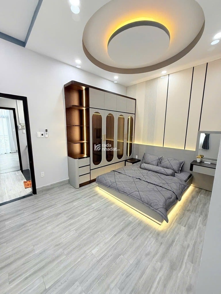 Bán nhà 3 tầng đẹp lung linh ngay tt Q7 đối diện PMH - DT sàn 210m2 ngang 5m full NT - chỉ 7.95 tỷ