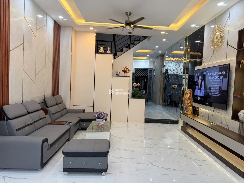 Bán nhà 3 tầng đẹp lung linh ngay tt Q7 đối diện PMH - DT sàn 210m2 ngang 5m full NT - chỉ 7.95 tỷ