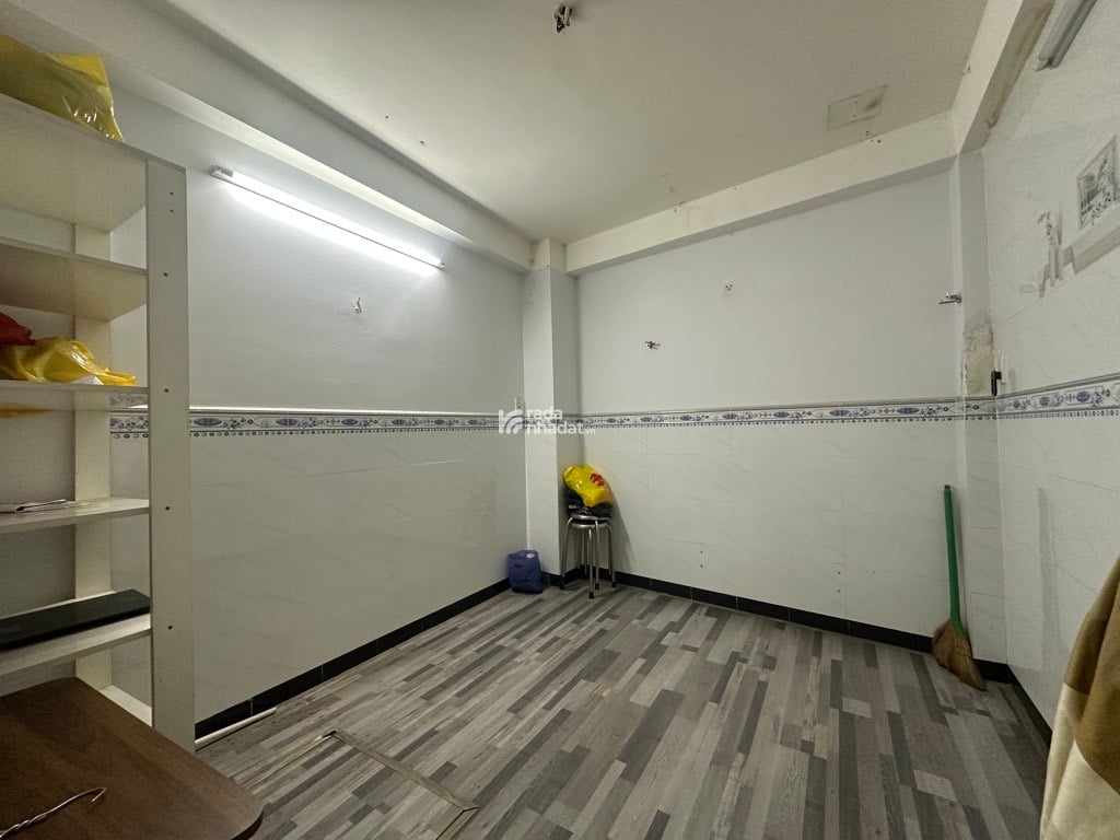 MẶT TIỀN HUỲNH VĂN BÁNH, PHÚ NHUẬN, 30M2 NGANG HIẾM CÓ. GIẢM 2T CHỈ CÒN 10T TL 