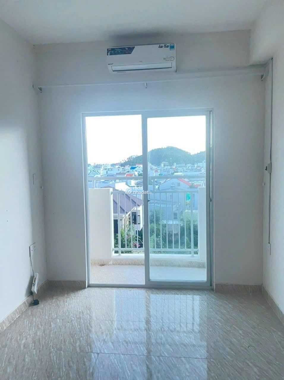 Bán căn góc chung cư Hoàng Quân đầy đủ nội thất, đã có sổ đỏ giá chỉ 1tỷ150