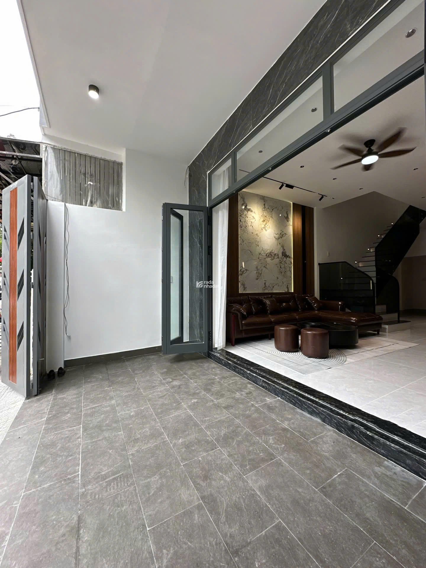 NHÀ ĐẸP GIỮA TRUNG TÂM THỦ DẦU MỘT 5.5x30M, GIÁ 3 TỶ 3 