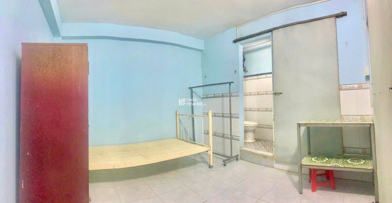 Đến xem phòng máy lạnh, có thang máy. Giá phòng dao động từ 2tr5 -3tr3