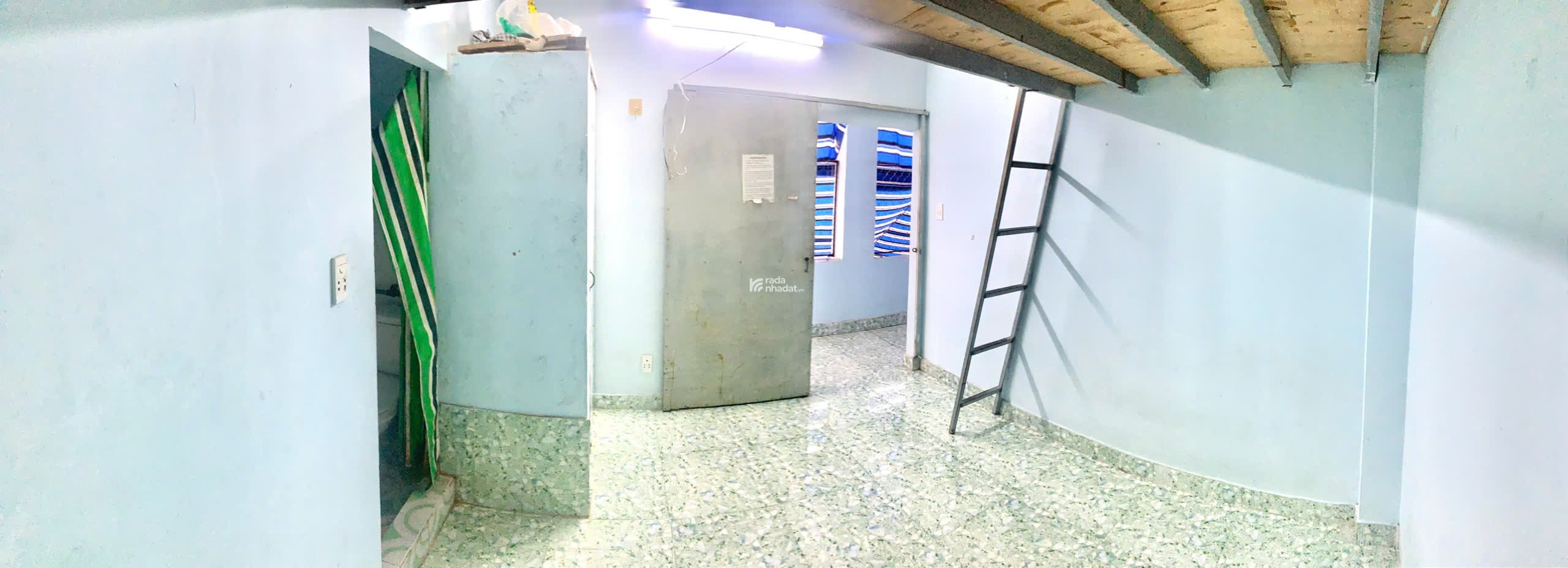 Đến xem phòng máy lạnh, có thang máy. Giá phòng dao động từ 2tr5 -3tr3