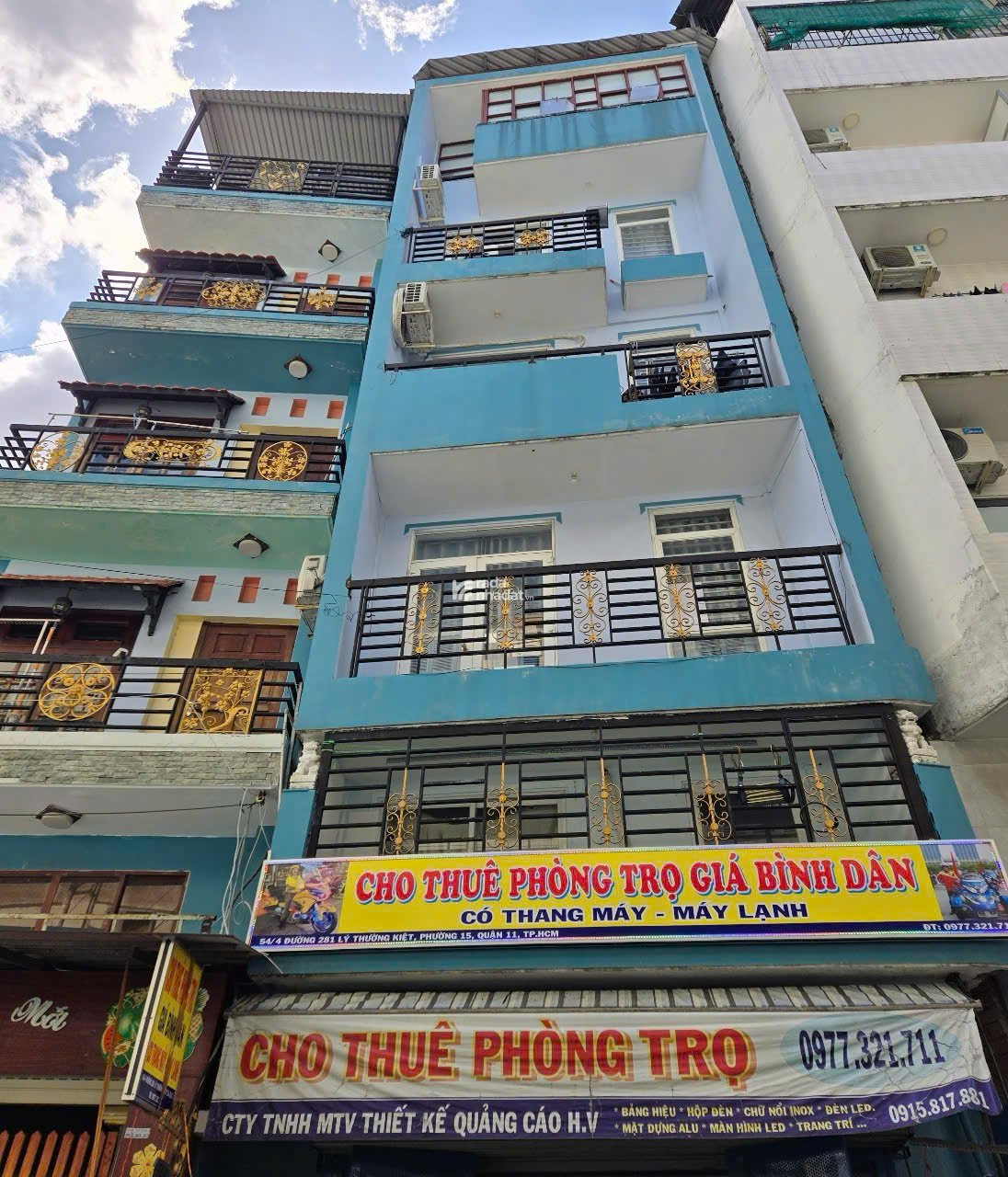 Đến xem phòng máy lạnh, có thang máy. Giá phòng dao động từ 2tr5 -3tr3