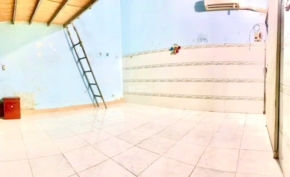 Đến xem phòng máy lạnh, có thang máy. Giá phòng dao động từ 2tr5 -3tr3
