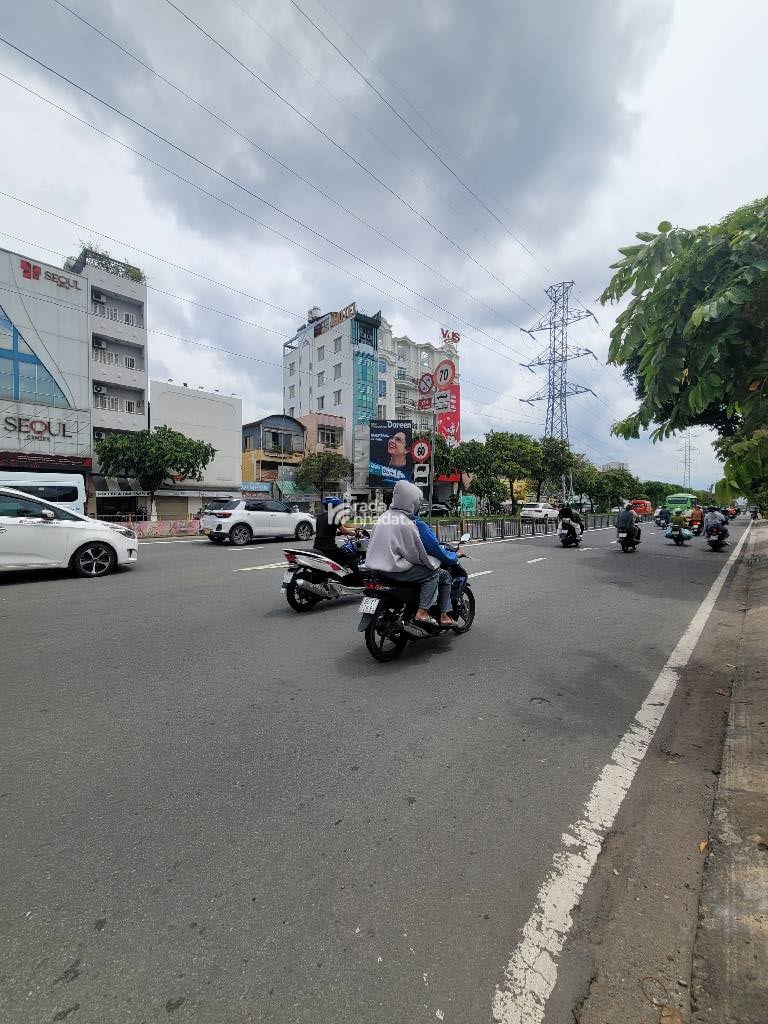 BÁN NHÀ KINH DƯƠNG VƯƠNG QUẬN 6 90M2 11.9 TỶ XE TẢI TRÁNH 4 TẦNG 5 PHÒNG NGỦ CƯ XÁ PHÚ LÂM B 