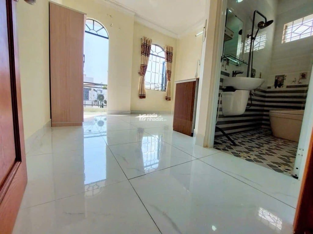 BÁN NHÀ KẾ KHU TÊN LỬA 60M2 5 TẦNG 6 TỶ HẺM XE HƠI TRÁNH THU 15 TRIỆU BÌNH TÂN 