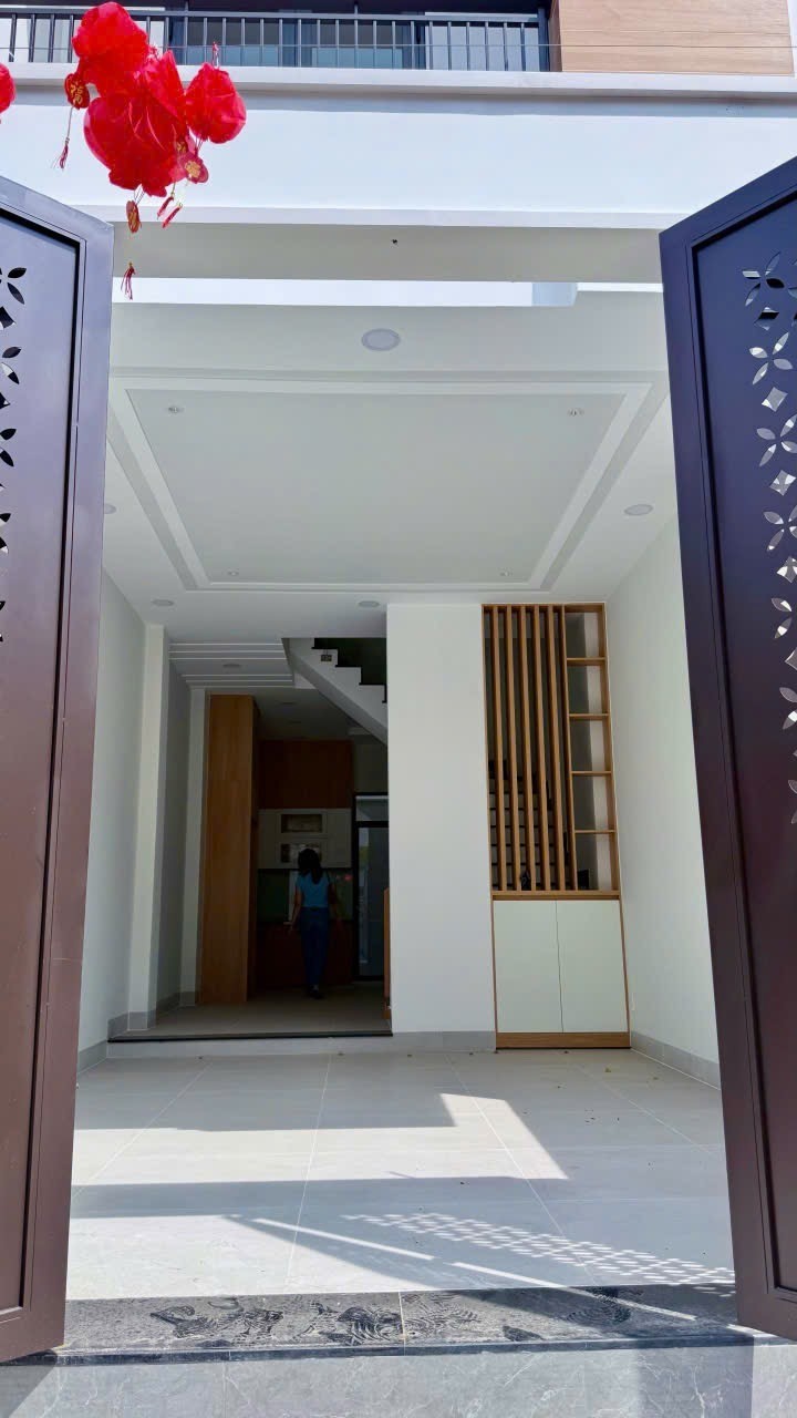 Bán Nhà Mới 4Tầng Long Trường - Sát Cao Tốc Vành Đai 2-3. Giá 5.XX Tỷ
