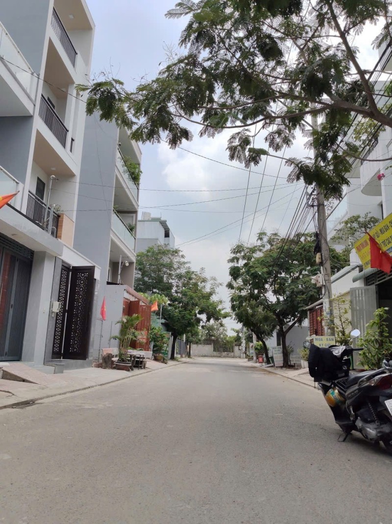 Bán Nhà Mới 4Tầng Long Trường - Sát Cao Tốc Vành Đai 2-3. Giá 5.XX Tỷ
