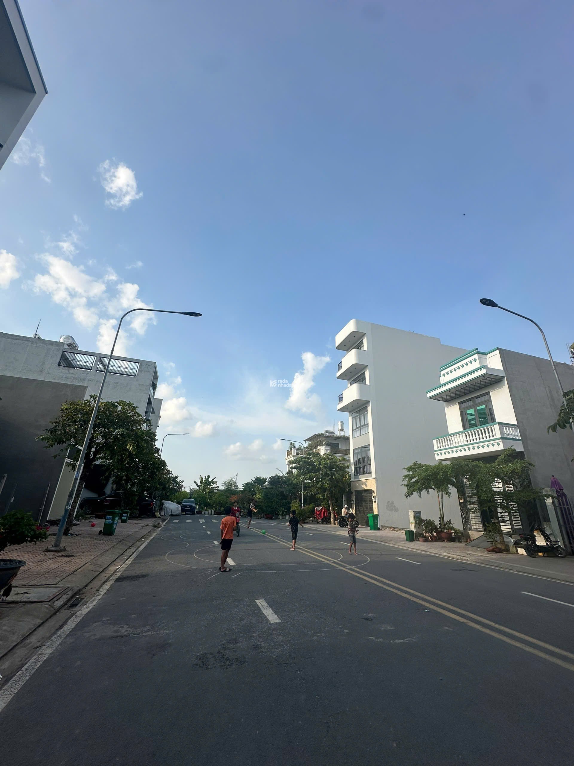 Còn đúng 1 lô 75,6m2 đường 8m ngay Hương Lộ 2 , cách Ngã 4 Bốn Xã chỉ 2km