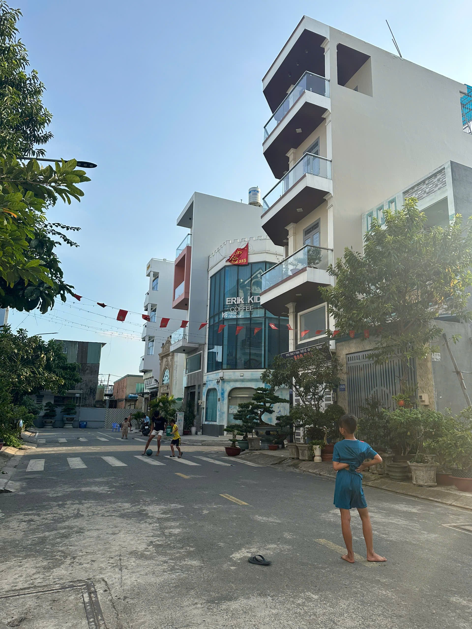 Còn đúng 1 lô 75,6m2 đường 8m ngay Hương Lộ 2 , cách Ngã 4 Bốn Xã chỉ 2km