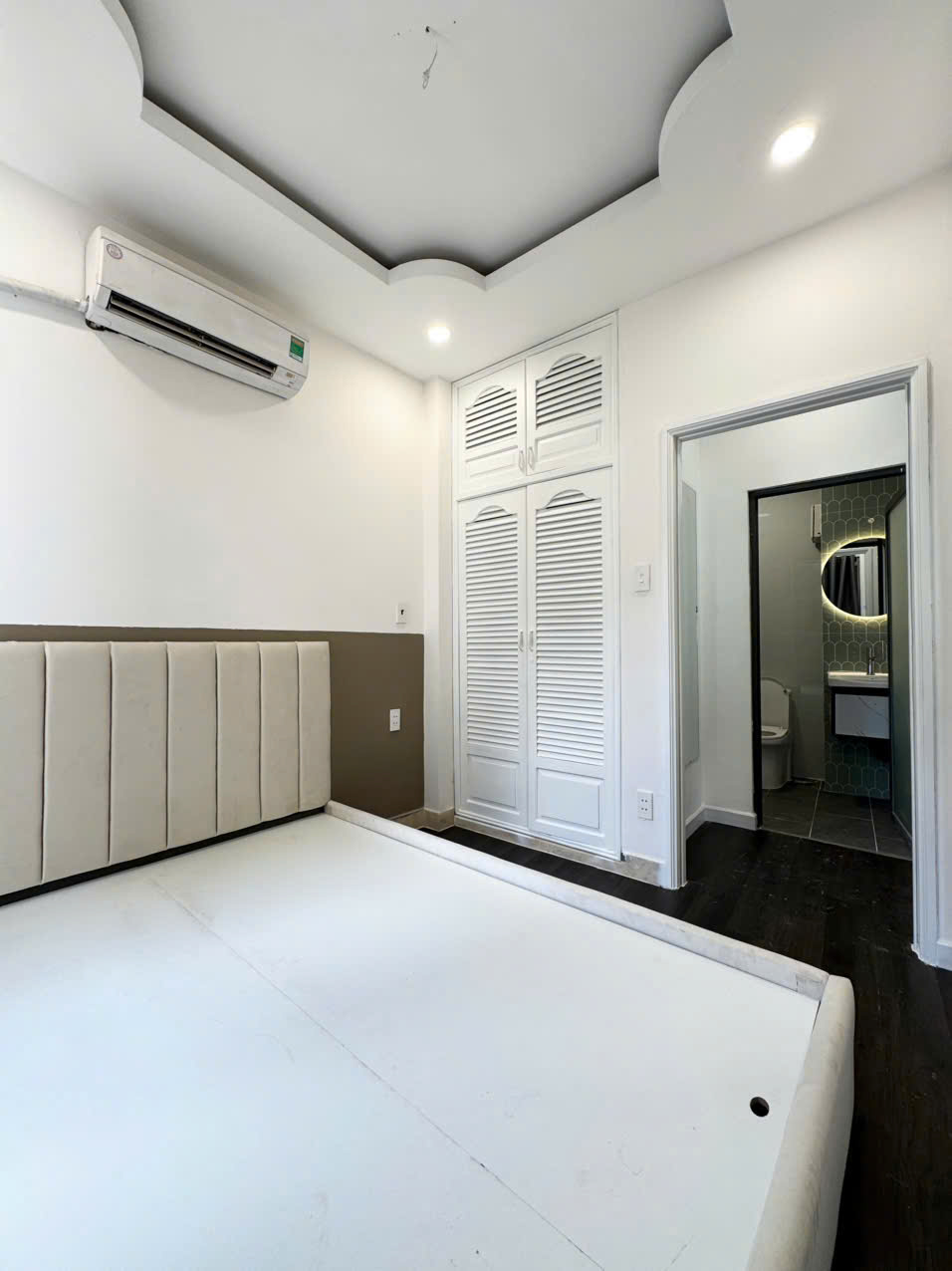 HẺM KIA MORNING KHU PHỐ THỜI TRANG HUỲNH VĂN BÁNH 4 TẦNG 5,5X7 CHỈ 6,85 TỶ.