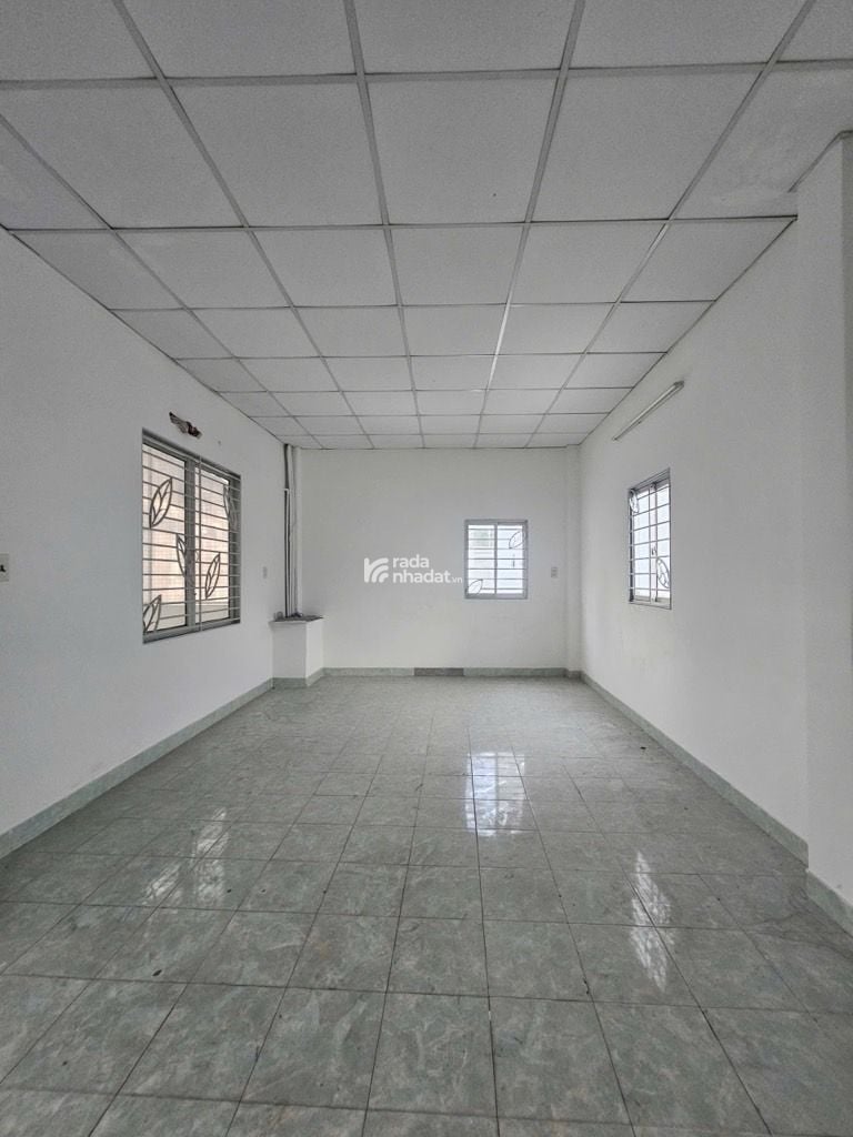 PHÚ NHUẬN MẶT TIỀN KINH DOANH SẦM UẤT KHU VIP NGANG 8M HIẾM.