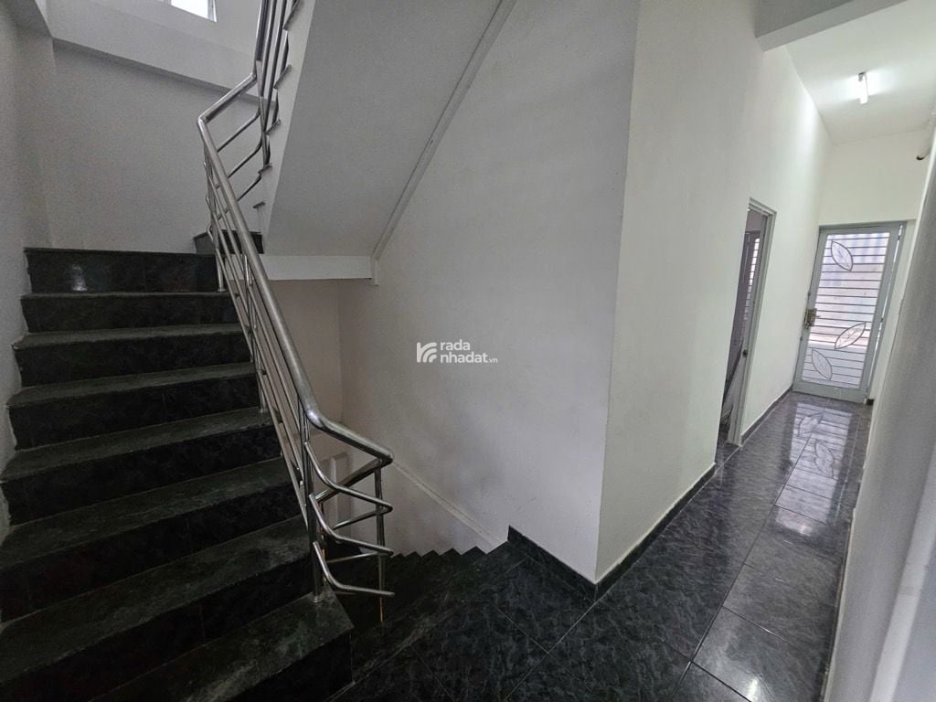 PHÚ NHUẬN MẶT TIỀN KINH DOANH SẦM UẤT KHU VIP NGANG 8M HIẾM.