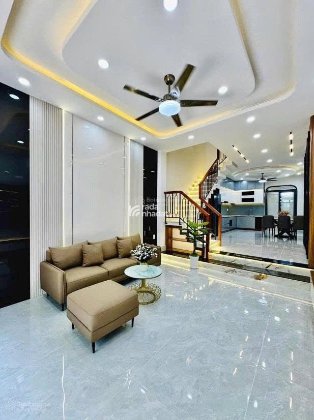 Sang nhượng nhà 41m2 đường Yên Thế, Tân Bình. Gần công viên Gia Định. Sổ sẵn. Cho thuê 15tr
