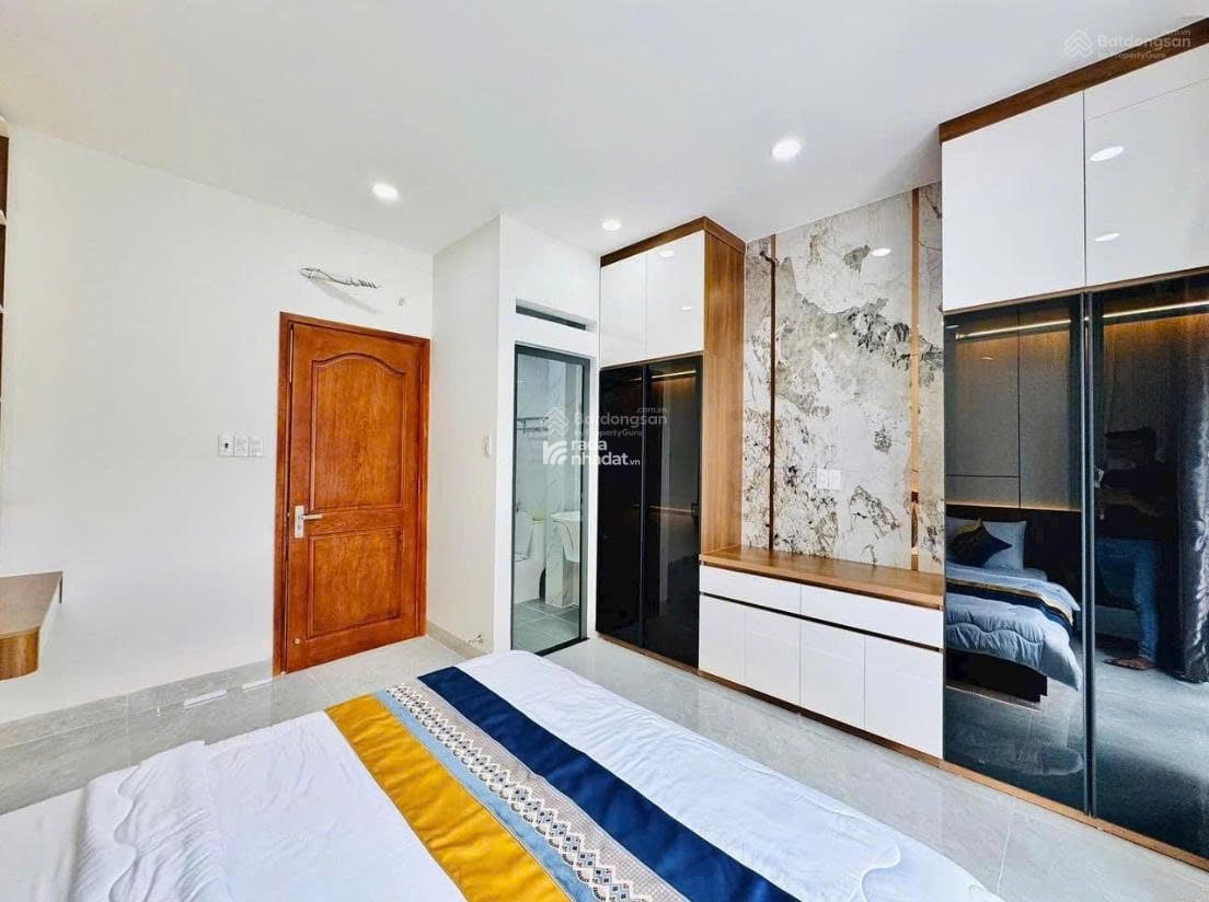Sang nhượng nhà 41m2 đường Yên Thế, Tân Bình. Gần công viên Gia Định. Sổ sẵn. Cho thuê 15tr