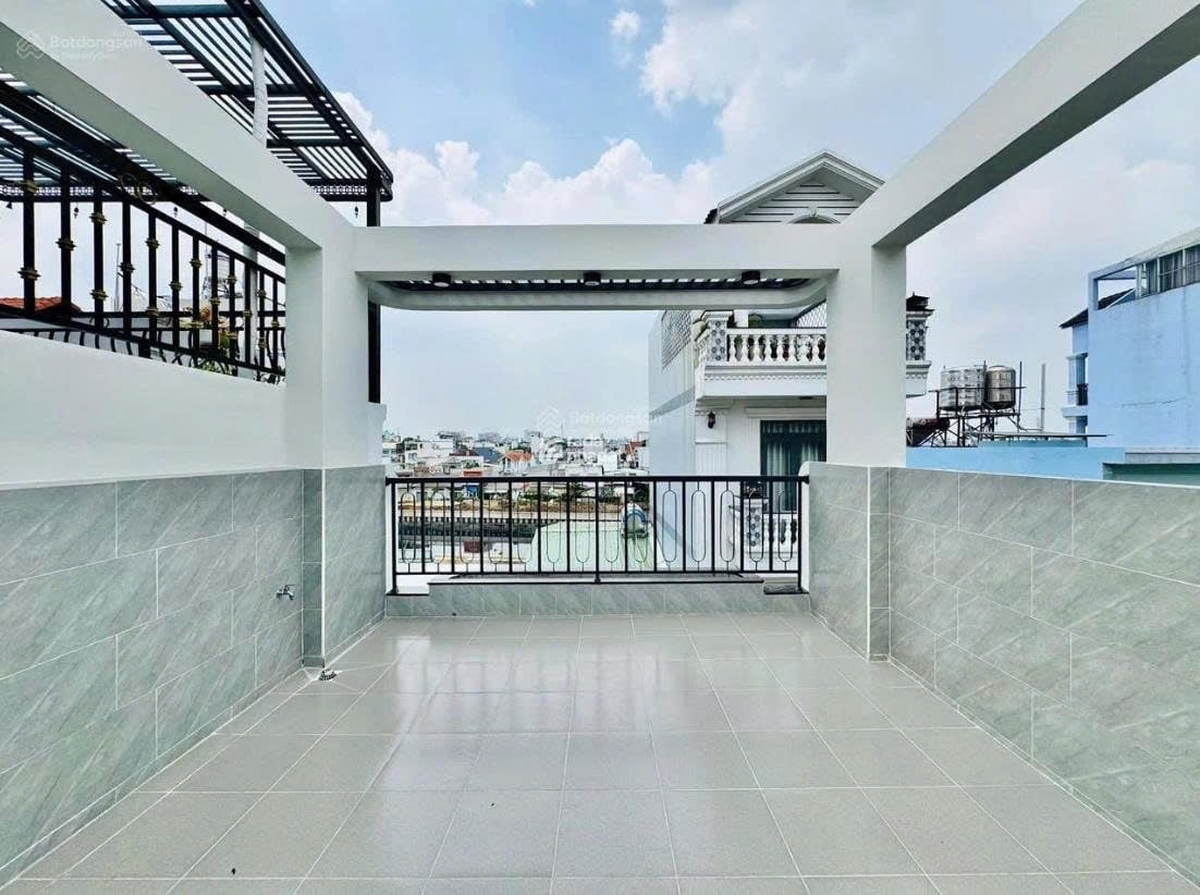 Sang nhượng nhà 41m2 đường Yên Thế, Tân Bình. Gần công viên Gia Định. Sổ sẵn. Cho thuê 15tr