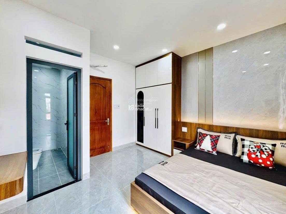 Sang nhượng nhà 41m2 đường Yên Thế, Tân Bình. Gần công viên Gia Định. Sổ sẵn. Cho thuê 15tr