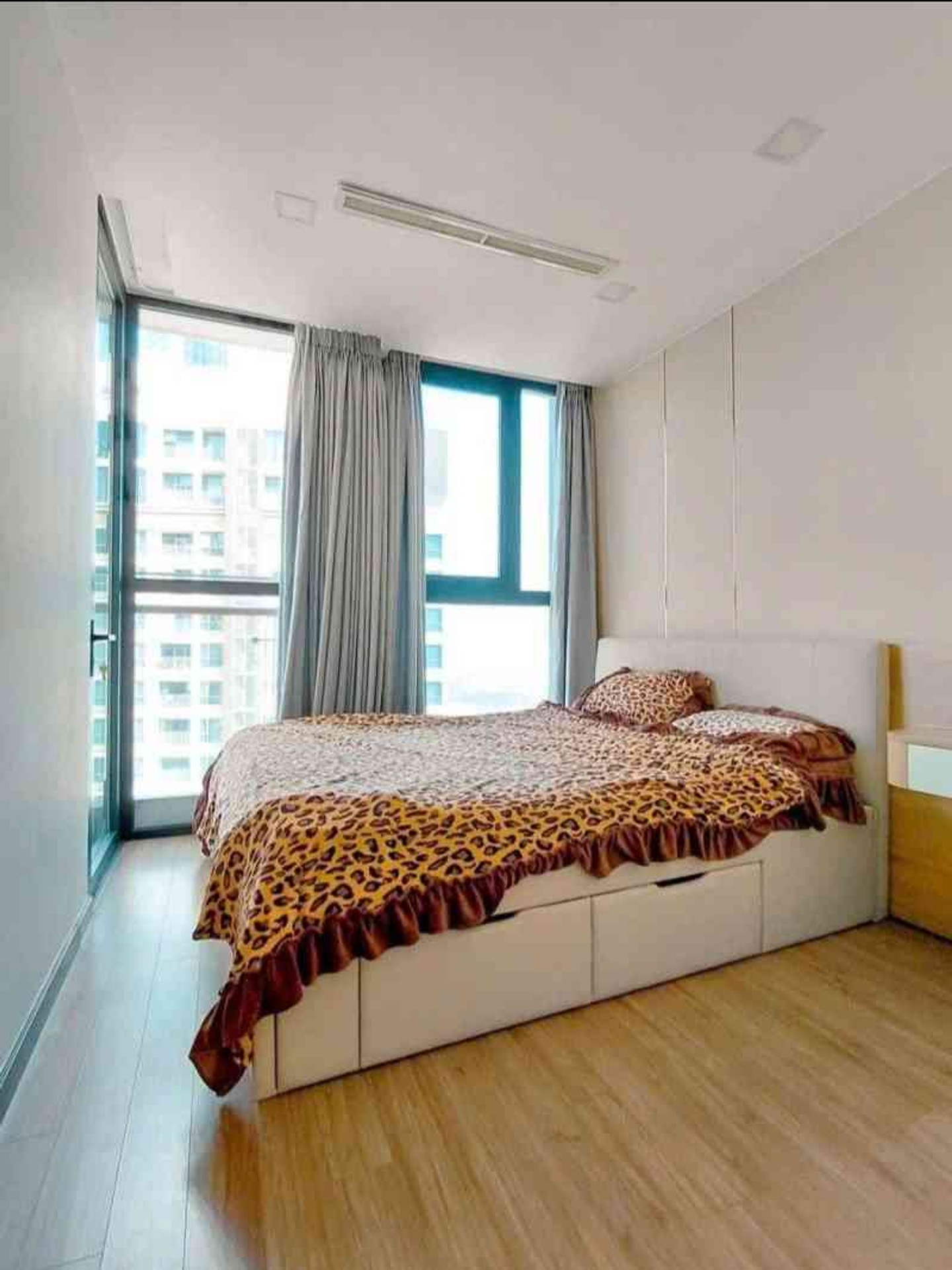 NGAY TẦNG 42 LANDMARK 81, ĐIỆN BIÊN PHỦ, BÌNH THẠNH, 106M2 TIỆN XÂY. GIẢM 350TR CHỈ CÒN 12.5T 