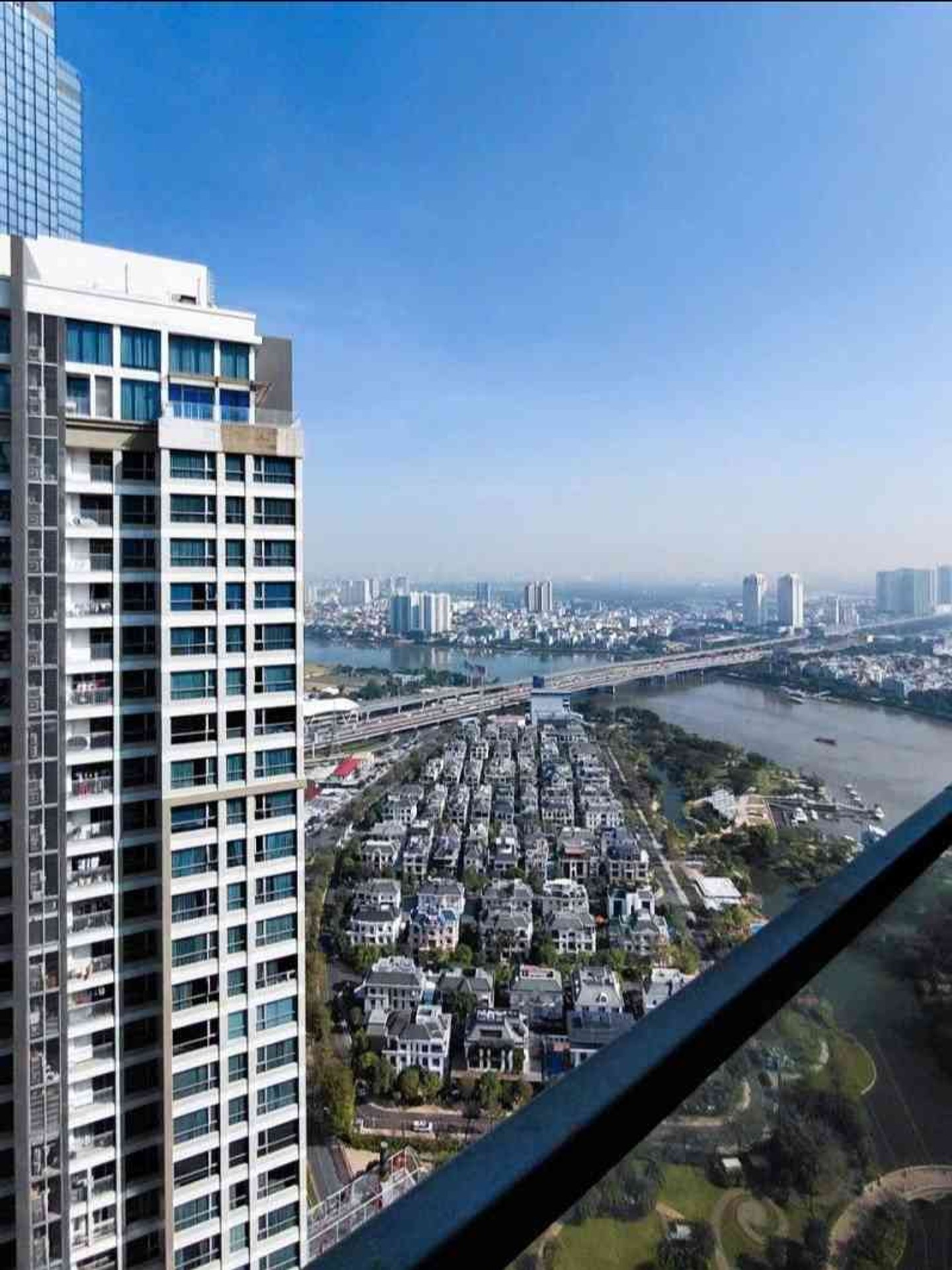 NGAY TẦNG 42 LANDMARK 81, ĐIỆN BIÊN PHỦ, BÌNH THẠNH, 106M2 TIỆN XÂY. GIẢM 350TR CHỈ CÒN 12.5T 
