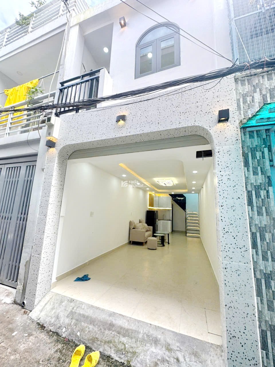 Bán nhà mới 1 lầu hẻm Võ Văn Kiệt P.Cầu Ông Lãnh Quận 1