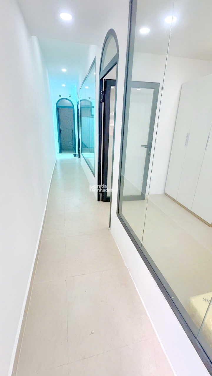 Bán nhà mới 1 lầu hẻm Võ Văn Kiệt P.Cầu Ông Lãnh Quận 1