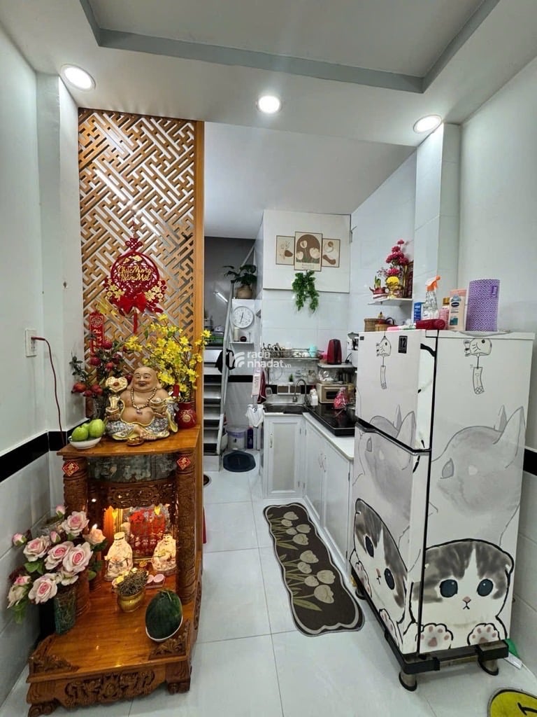 NHÀ NHỎ XINH - HẺM XE TẢI SÁT MẶT TIỀN - 18 - 2PN, 2T990 CÒN TL CÓ KHOẢNG SÂN RỘNG RÃI ĐỂ XE. 