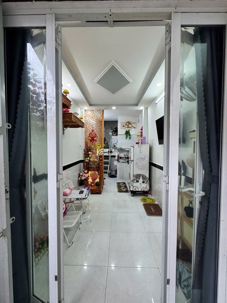 NHÀ NHỎ XINH - HẺM XE TẢI SÁT MẶT TIỀN - 18 - 2PN, 2T990 CÒN TL CÓ KHOẢNG SÂN RỘNG RÃI ĐỂ XE. 