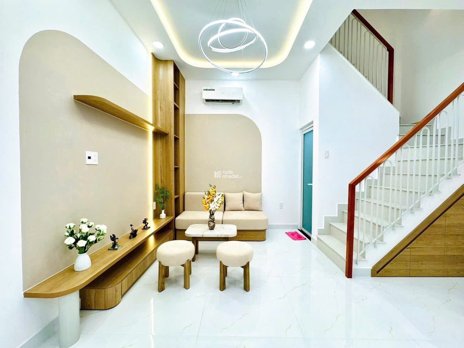 Bán nhà riêng tại Hoàng Hoa Thám, Phường 5, Bình Thạnh, giá 3tỷ750tr, DT 32m2, sổ hồng riêng