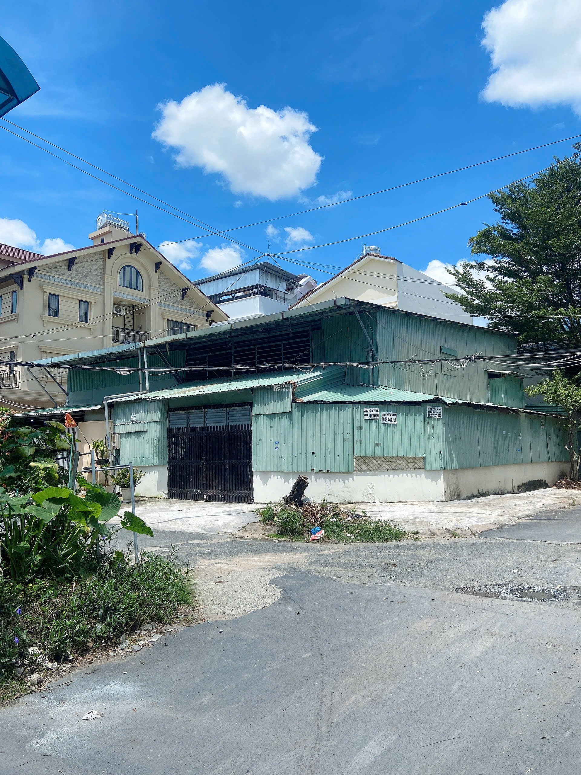  CHO THUÊ KHO GÓC 2 MẶT TIỀN DT 12x20m VỊ TRÍ ĐẸP, DỄ LƯU THÔNG ĐẶNG THÙY TRÂM,P13.Q.BÌNH THẠNH