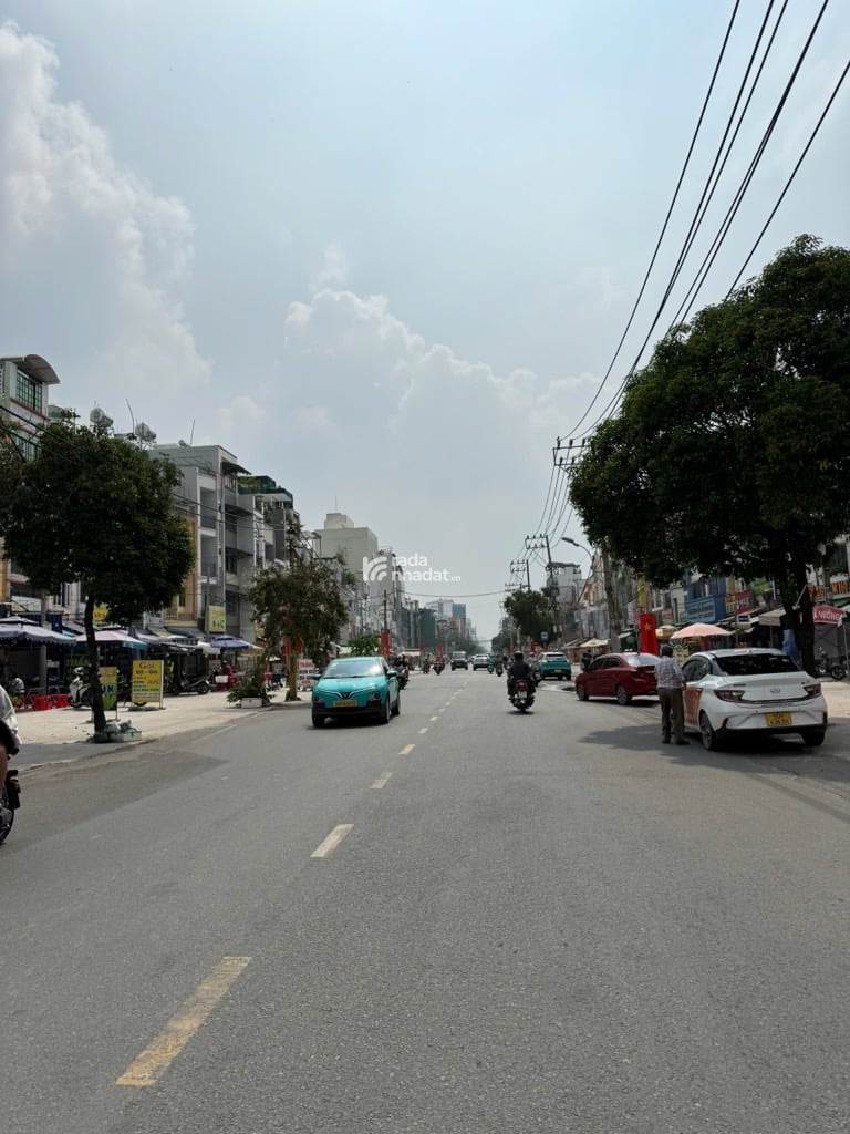 GIÁP QUẬN 10 - CÁCH MẠNG THÁNG TÁM - TÂN BÌNH - HXH - GẦN MT - 36 M2 - 2 TẦNG - VUÔNG A4 - CHỈ 6 TỶ