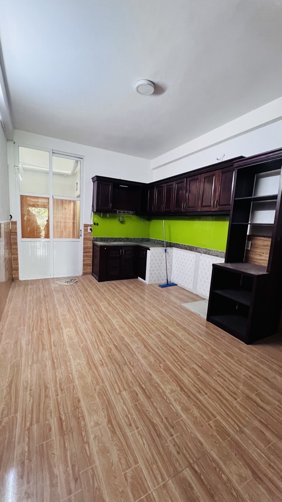 NHÀ MẶT TIỀN ĐƯỜNG HOÀNG SA Q3 - 5 TẦNG -60m2  
