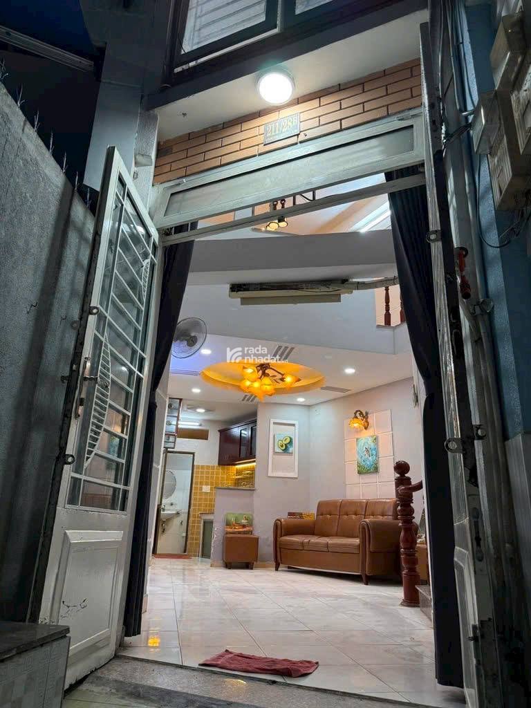 CHDV CÁCH HXH 10M - NGAY MẶT ĐƯỜNG HOÀNG HOA THÁM - THÔNG RA NƠ TRANG LONG - 17 TRIỆU/THÁNG
