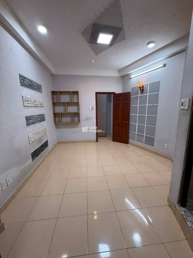 CHDV CÁCH HXH 10M - NGAY MẶT ĐƯỜNG HOÀNG HOA THÁM - THÔNG RA NƠ TRANG LONG - 17 TRIỆU/THÁNG