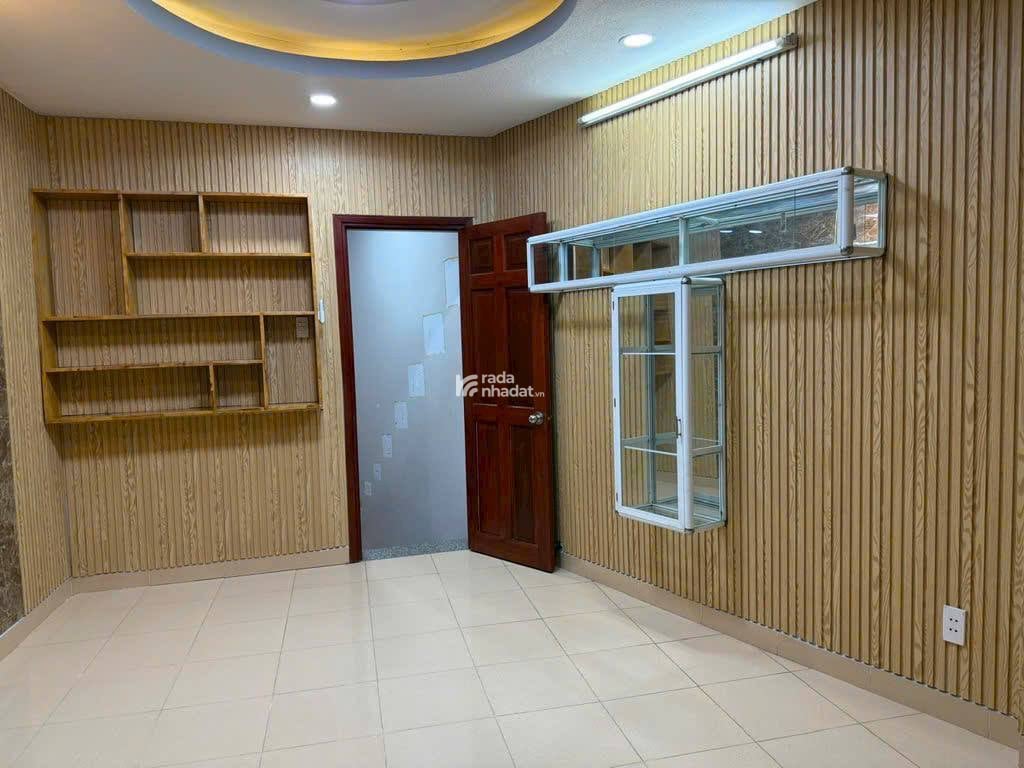 CHDV CÁCH HXH 10M - NGAY MẶT ĐƯỜNG HOÀNG HOA THÁM - THÔNG RA NƠ TRANG LONG - 17 TRIỆU/THÁNG