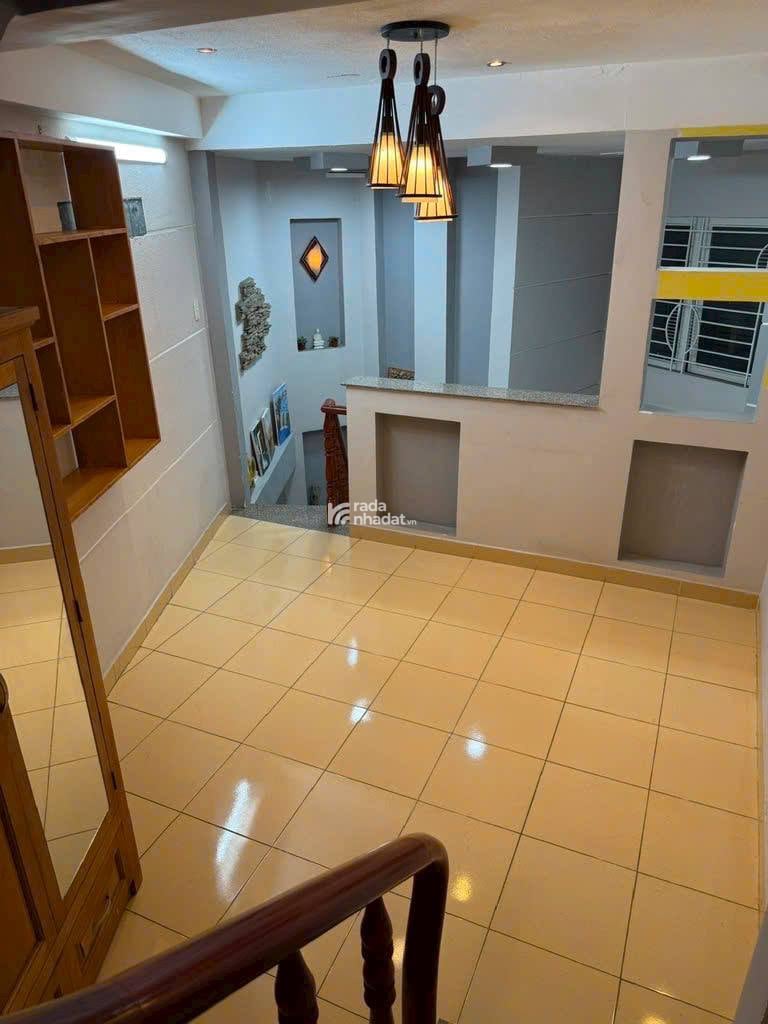CHDV CÁCH HXH 10M - NGAY MẶT ĐƯỜNG HOÀNG HOA THÁM - THÔNG RA NƠ TRANG LONG - 17 TRIỆU/THÁNG