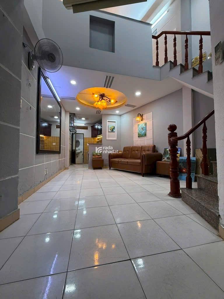 CHDV CÁCH HXH 10M - NGAY MẶT ĐƯỜNG HOÀNG HOA THÁM - THÔNG RA NƠ TRANG LONG - 17 TRIỆU/THÁNG