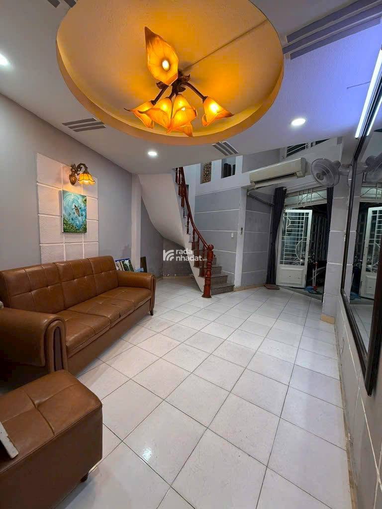 CHDV CÁCH HXH 10M - NGAY MẶT ĐƯỜNG HOÀNG HOA THÁM - THÔNG RA NƠ TRANG LONG - 17 TRIỆU/THÁNG