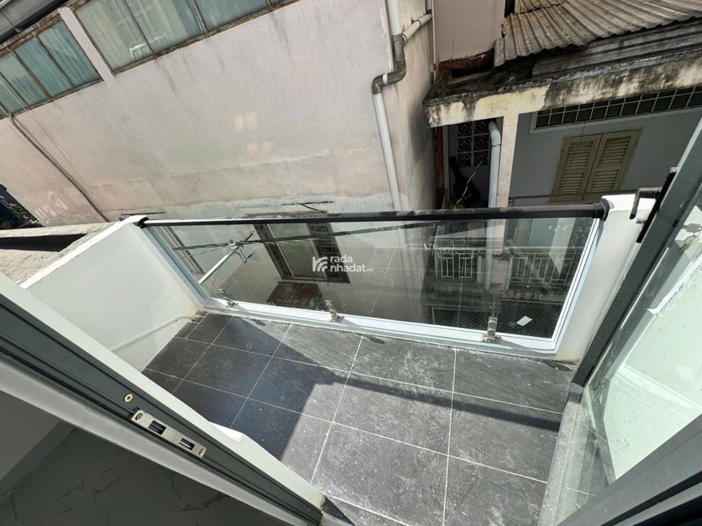 TRUNG TÂM QUẬN 5  - NHÀ MỚI 3 TẦNG 100% MUA Ở NGAY - VỊ TRÍ ĐẸP - HẺM Ô TÔ CÁCH NHÀ 5M - SỔ 2025