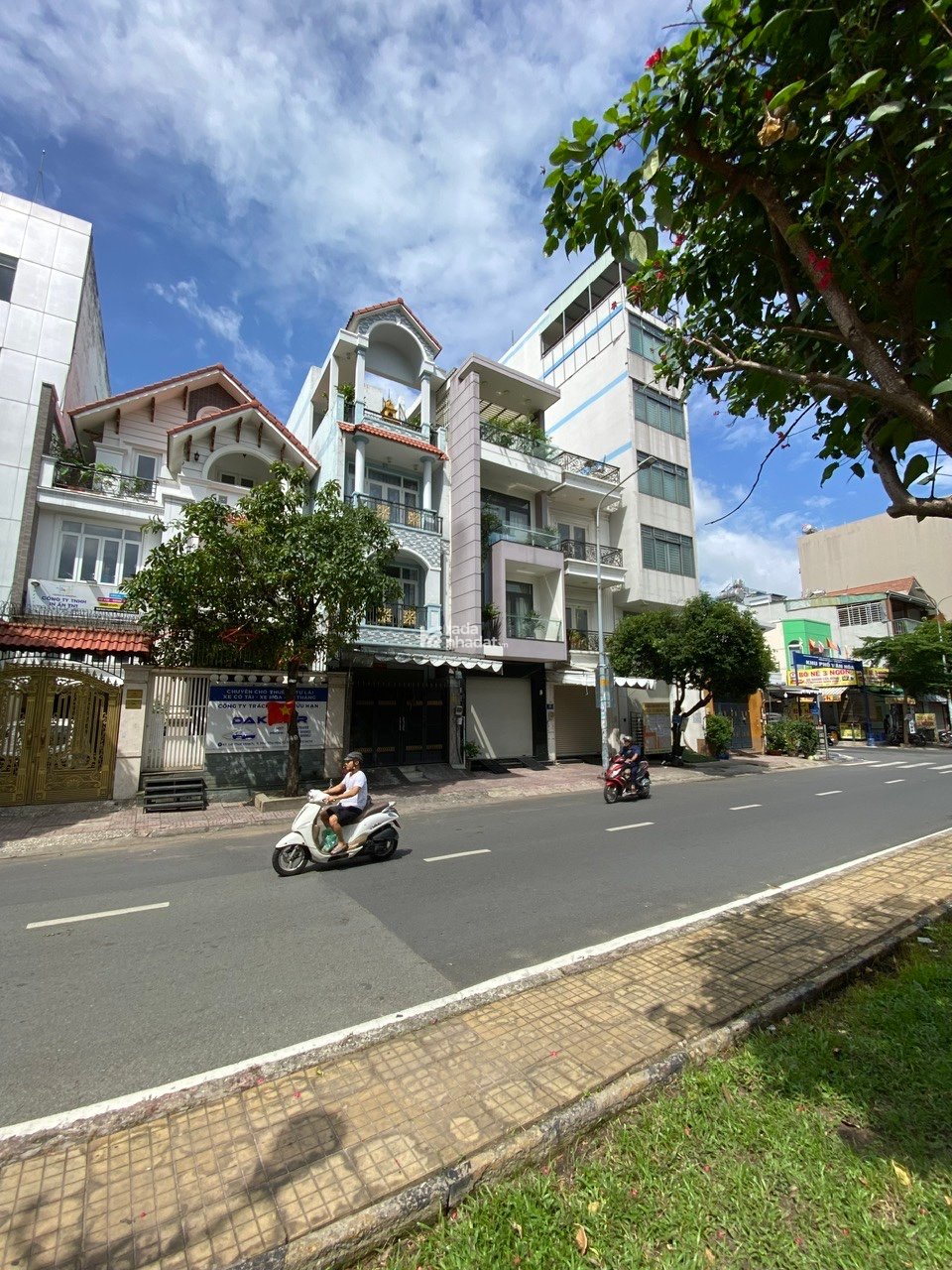 32 TỶ . BIỆT THỰ 4 TẦNG - LÊ THÚC HOẠCH Q. TÂN PHÚ . 9 X 16M