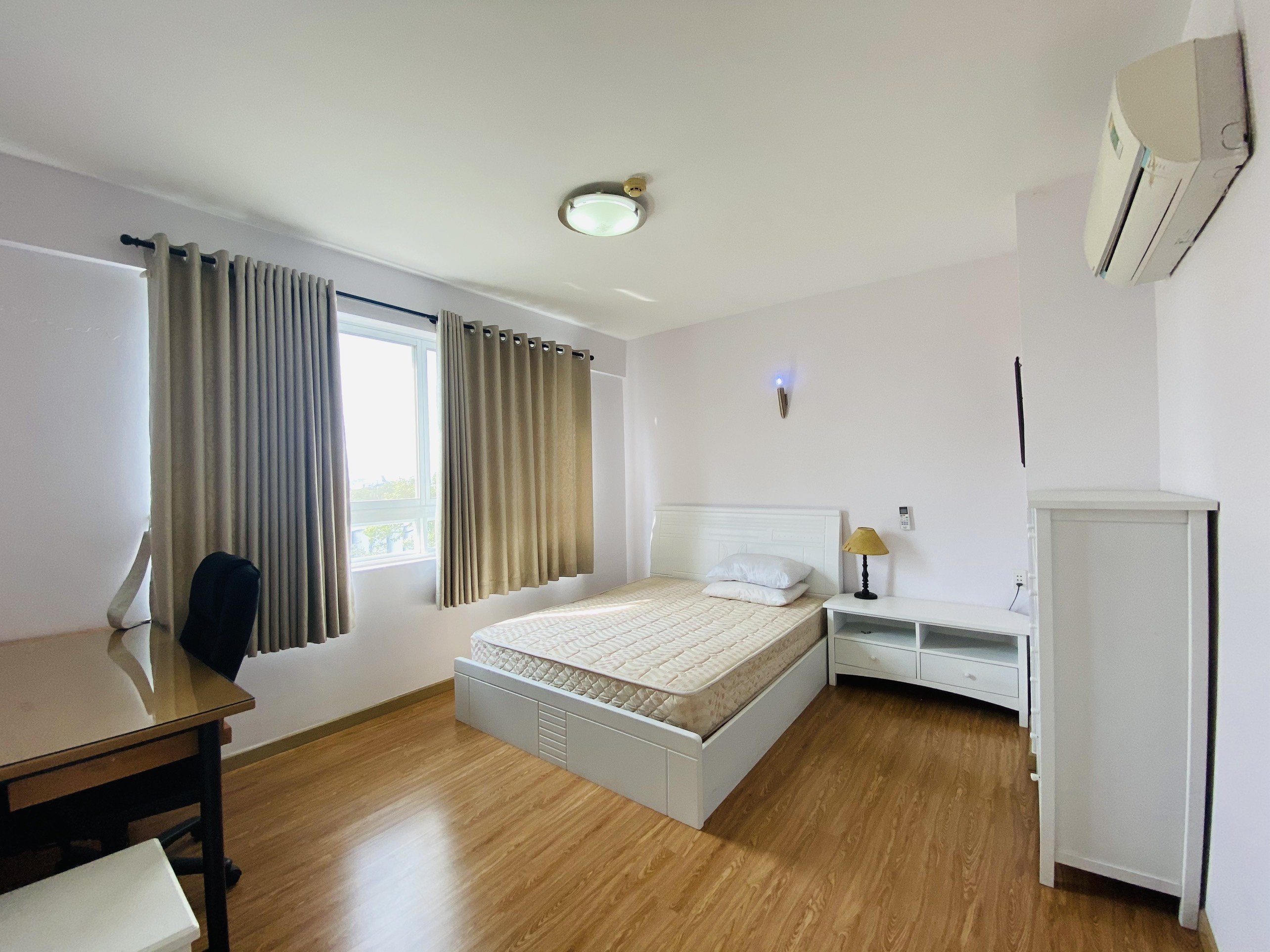 Bán Gấp Căn Hộ Parkson Hùng Vương - Quận 5 - 126m2 - 3PN, 3WC - Sổ Hồng Riêng - Giá Thiện Chí