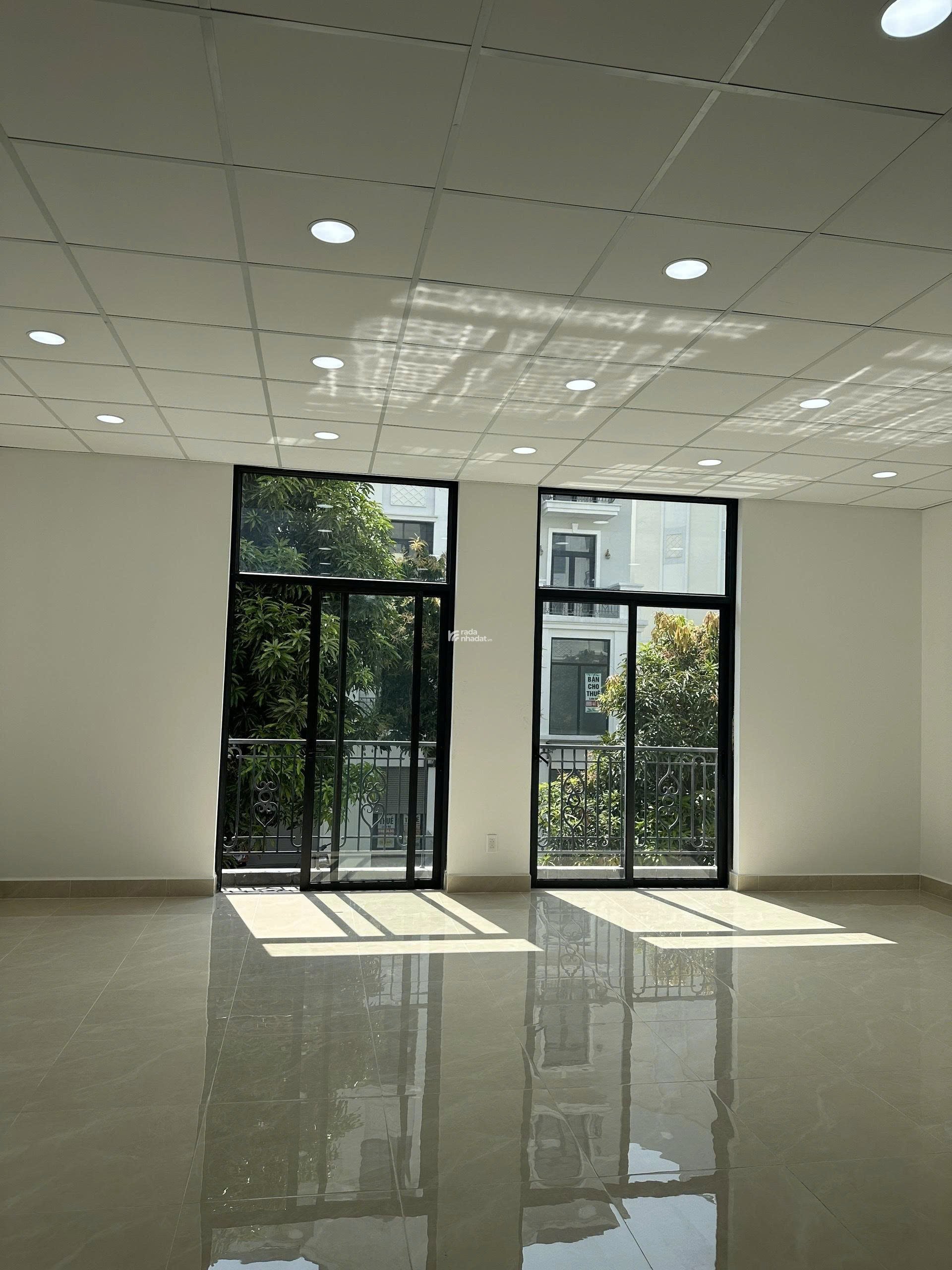 BÁN NHANH NHÀ PHỐ 126M2, VỊ TRÍ CỰC ĐẸP GẦN BẾN DU THUYỀN, GIÁ CHỈ 20 TỶ BAO THUẾ PHÍ