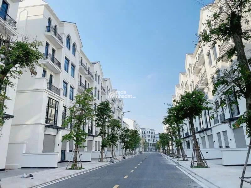 BÁN NHANH NHÀ PHỐ 126M2, VỊ TRÍ CỰC ĐẸP GẦN BẾN DU THUYỀN, GIÁ CHỈ 20 TỶ BAO THUẾ PHÍ