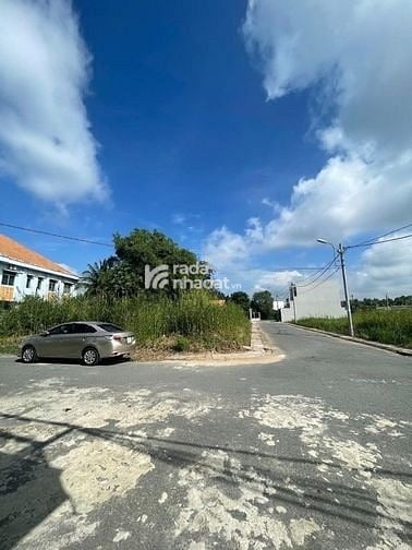  Bán gấp lô đất đường Hưng Long KDC Qui Đức