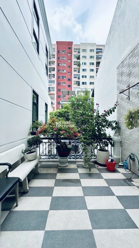 BIỆT THỰ MÁI THÁI - NGUYỄN OANH - NGANG ĐẸP 8M - MẶT TIỀN ĐƯỜNG 12M - 3 TẦNG -  TẶNG NỘI THẤT XỊN